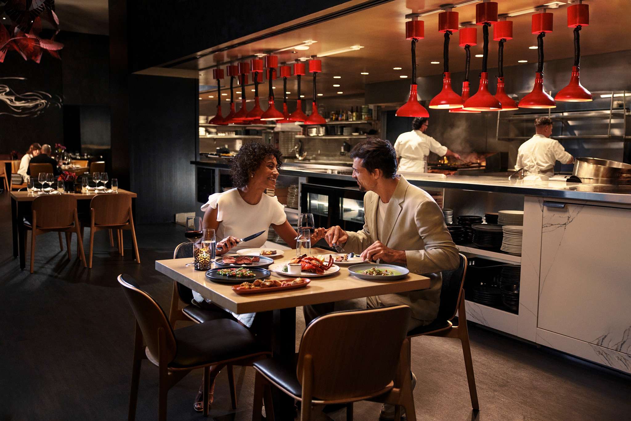 3170-couple-dining