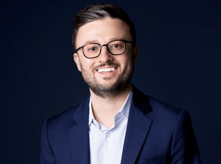 1. Tyler Gosnell, Managing Director, International Inbound de U.S. Travel Association PONER PIE DE FOTO